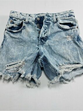Light Wash Distressed Women’s Denim Shorts